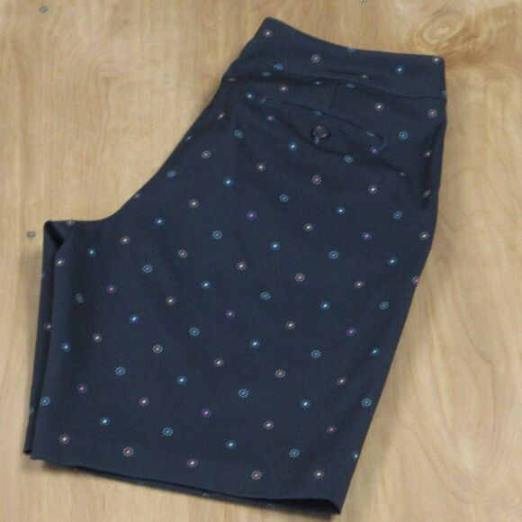 GREG NORMAN Play Dry Dot Cluster Bermuda Shorts Women's Size 6 Navy Blue - Picture 7 of 9